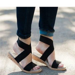 NWOT charleston shoe company Benjamin sandal